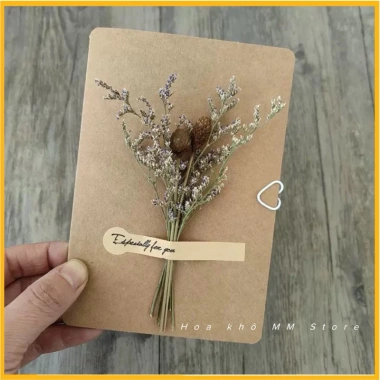 Thiệp Giấy Vintage Gắn Hoa Khô Màu Kraf Trắng Sinh Nhật Valentine 8/3 Giá 30.000đ 10 Thiệp Giấy Vintage Gắn Hoa Khô Màu Kraf Trắng Sinh Nhật Valentine 8/3 Giá 30.000đ 10