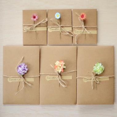 Thiệp Hoa HandMade 10,5x7cm Sami Flower - Thiết kế tinh tế, giá chỉ 12.350₫ 3 Thiệp Hoa HandMade 10,5x7cm Sami Flower - Thiết kế tinh tế, giá chỉ 12.350₫ 3