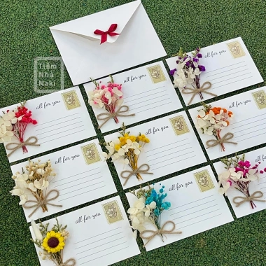 Thiệp hoa khô handmade cao cấp kèm bao thư sinh nhật 8/3 20/10 Giáng sinh 8.000đ 2 Thiệp hoa khô handmade cao cấp kèm bao thư sinh nhật 8/3 20/10 Giáng sinh 8.000đ 2