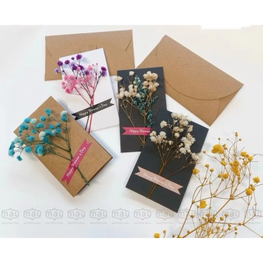 Thiệp hoa khô handmade tặng tình yêu kèm phong thư hoa baby màu ngẫu nhiên - 20.000₫