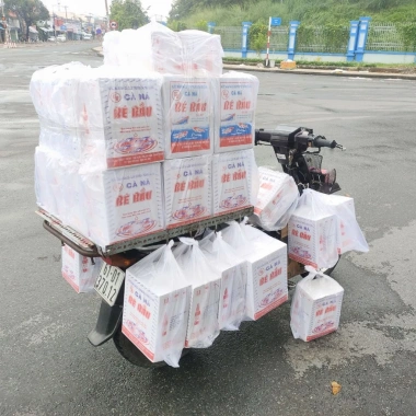 Thùng 6 chai thủy 500ml Nước mắm nhì cá cơm Bé Bầu - THƯỢNG HẠNG, Ngon Nhất, Giá chỉ 369.000đ (Giá gốc 453.870đ) 3 Thùng 6 chai thủy 500ml Nước mắm nhì cá cơm Bé Bầu - THƯỢNG HẠNG, Ngon Nhất, Giá chỉ 369.000đ (Giá gốc 453.870đ) 3