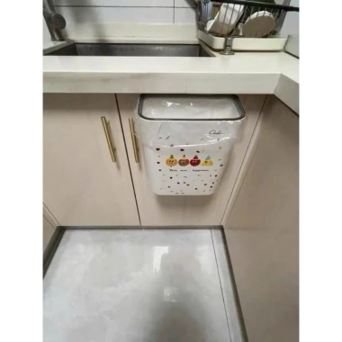 Thùng rác treo cánh tủ – Tiết kiệm diện tích, móc treo chắc chắn, không kèm nắp, 110.000₫ 7 Thùng rác treo cánh tủ – Tiết kiệm diện tích, móc treo chắc chắn, không kèm nắp, 110.000₫ 7