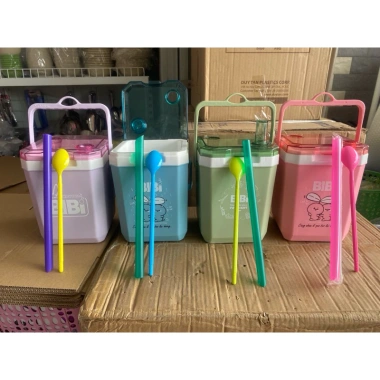 Thùng vuông 1.2 lít kèm muỗng và ống hút - Giá chỉ 48.900₫, tiết kiệm ngay