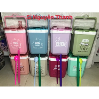 Thùng vuông 1.2 lít kèm muỗng và ống hút - Giá chỉ 48.900₫, tiết kiệm ngay