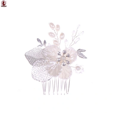 Tiara cô dâu handmade hợp kim giả ngọc trai họa tiết hoa trắng, chỉ 56.160₫ 8 Tiara cô dâu handmade hợp kim giả ngọc trai họa tiết hoa trắng, chỉ 56.160₫ 8