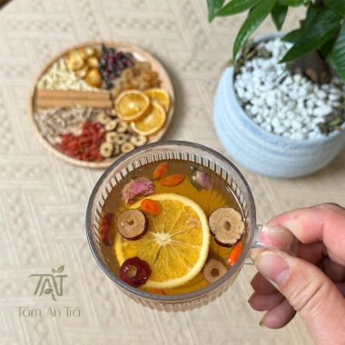 Trà Cam Sả Quế TÂM AN TRÀ Trà thảo mộc 9 vị, vị thanh nhẹ, dễ uống, chỉ 150.000₫ 7 Trà Cam Sả Quế TÂM AN TRÀ Trà thảo mộc 9 vị, vị thanh nhẹ, dễ uống, chỉ 150.000₫ 7