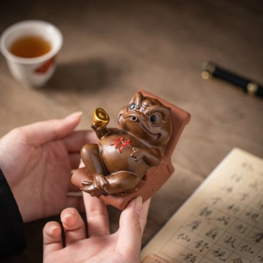 Trà cóc vàng Bộ trà sáng tạo Đồ trang trí thú cưng phụ kiện lễ trà đa năng cho bàn trà và máy tính 3 Trà cóc vàng Bộ trà sáng tạo Đồ trang trí thú cưng phụ kiện lễ trà đa năng cho bàn trà và máy tính 3