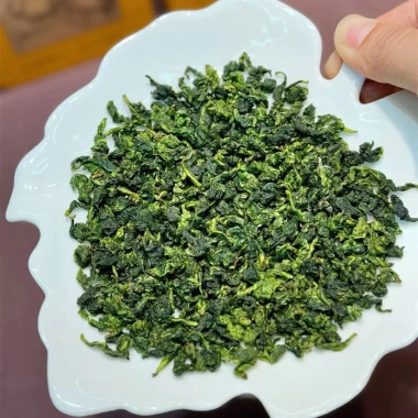 Trà Thiết Quan Âm 1.725 Đậm Hương Hộp Đỏ Biếu Tết 2.025 Trà Ô Long An Khê 385.000 3
