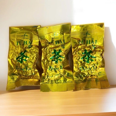 Trà Tứ Hải Ô Long Cao Cấp 100g Hộp Giấy Giả Gỗ - Quà Tết Biếu Trà 145.000₫ 8 Trà Tứ Hải Ô Long Cao Cấp 100g Hộp Giấy Giả Gỗ - Quà Tết Biếu Trà 145.000₫ 8