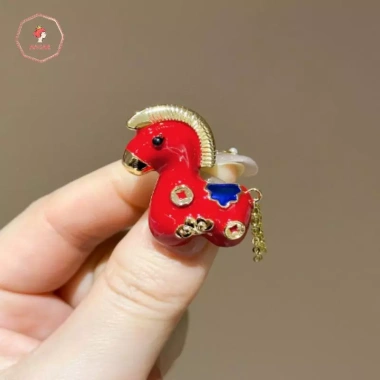 Trâm cài áo ngựa đỏ thổ cẩm tinh tế - Hoàng đạo, quà tặng năm mới 53.240₫ 3