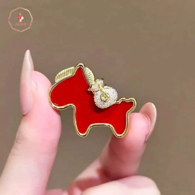 Trâm cài áo ngựa đỏ thổ cẩm tinh tế - Hoàng đạo, quà tặng năm mới 53.240₫ 4