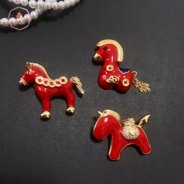 Trâm cài áo ngựa đỏ thổ cẩm tinh tế - Hoàng đạo, quà tặng năm mới 53.240₫ 7