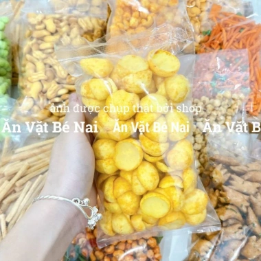 Túi 100g Snack ăn vặt - Bánh quẩy sấy giòn, Bim bim đa dạng, Giá 12.997 VND 3 Túi 100g Snack ăn vặt - Bánh quẩy sấy giòn, Bim bim đa dạng, Giá 12.997 VND 3