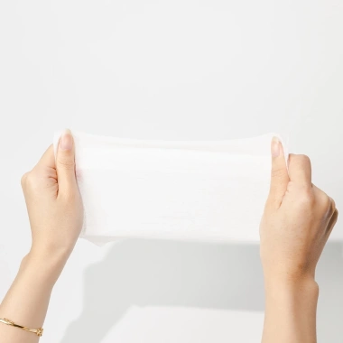 Túi 50 Gói Khăn Giấy Ướt EcoWipes Vệ Sinh Phụ Nữ Hương Daisy Thơm Mát - 108k