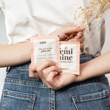 Túi 50 Gói Khăn Giấy Ướt EcoWipes Vệ Sinh Phụ Nữ Hương Daisy Thơm Mát - 108k