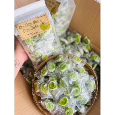 Túi 500g Kẹo Dừa Non Lá Dứa Cuộn Bánh Phồng - Kẹo Dừa Bến Tre, Giá Chỉ 95.000 VND (Giảm 21.850 VND)