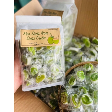 Túi 500g Kẹo Dừa Non Lá Dứa Cuộn Bánh Phồng - Kẹo Dừa Bến Tre, Giá Chỉ 95.000 VND (Giảm 21.850 VND)