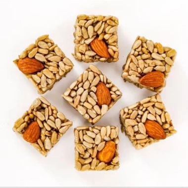 Túi 500g Kẹo Hướng Dương Hạnh Nhân Thơm Bùi Đồ Ăn Vặt Quà Chiều Tết 2.026 Giá 85k