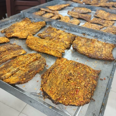 Túi 500g Khô bò miếng dai mềm thơm cay 100% bò tươi siêu ngon giảm giá 549k