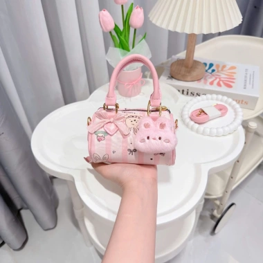 Túi cầm tay xách tay bé gái size 14, kèm charm thỏ hồng trắng - Ken túi xinh