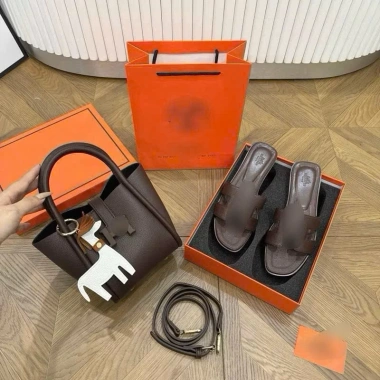 Túi chữ H kèm tag ngựa treo, ví nhỏ & dây đeo chéo - Giá chỉ 239.000đ, giảm 71.700đ