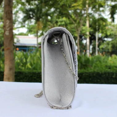 Túi Clutch Đeo Vai Nữ Sang Trọng Màu Bạc 2 Túi Độc Đáo Giá Chỉ 840.000₫ 2 Túi Clutch Đeo Vai Nữ Sang Trọng Màu Bạc 2 Túi Độc Đáo Giá Chỉ 840.000₫ 2