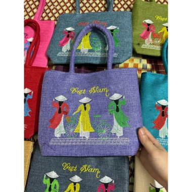 Túi cô gái cầm tay size 23x20 - Thời trang trẻ trung, giá ưu đãi 50.000đ, giảm 15.000đ 3