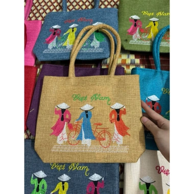 Túi cô gái cầm tay size 23x20 - Thời trang trẻ trung, giá ưu đãi 50.000đ, giảm 15.000đ 7