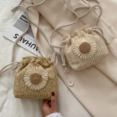 Túi Cói Đi Biển Vintage Đính Hoa Cúc - Cổ điển, Siêu nhẹ, Giá 72.321₫ 7 Túi Cói Đi Biển Vintage Đính Hoa Cúc - Cổ điển, Siêu nhẹ, Giá 72.321₫ 7