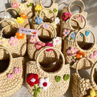 Túi Cói Nhỏ Mini 15cm Đính Hoa và Nơ Siêu Dễ Thương - Tiệm Cói Xinh Giá 65k 3 Túi Cói Nhỏ Mini 15cm Đính Hoa và Nơ Siêu Dễ Thương - Tiệm Cói Xinh Giá 65k 3