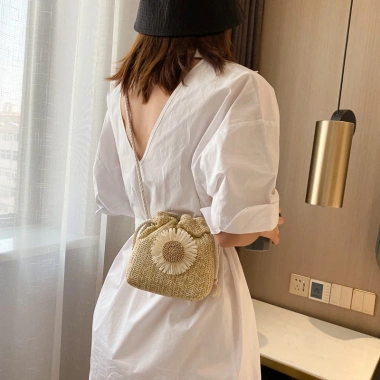 Túi cói nữ hoa cúc hai tone màu xinh xắn đi biển mẫu mới thanh lịch giá 49.806 VND
