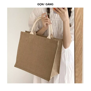 Túi Cói Vintage Du Lịch Chống Nước, Quai Nâu Mềm, Cúc Gỗ, Form Cứng, Đựng Quần Áo Gọn Gàng