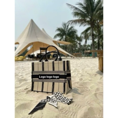 Túi công sở đa năng tote thổ cẩm size 36-41, tặng khăn, đi làm đi chơi - chỉ 99.000₫ 3 Túi công sở đa năng tote thổ cẩm size 36-41, tặng khăn, đi làm đi chơi - chỉ 99.000₫ 3