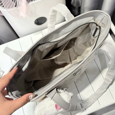 Túi công sở Kitty vá góc 34cm - Thiết kế thời trang, ngăn đựng sách vở, phù hợp đi làm và đi chơi, giá 109.000 VND 6