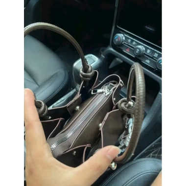 Túi công sở treo cún nâu dây xoăn 3 màu - Giá ưu đãi 150.000, chất liệu bền, thiết kế thời trang 4