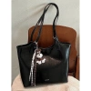 Túi da công sở kéo khoá size vừa, tote da mềm đeo vai charm Báo Store TXN297 109k 7