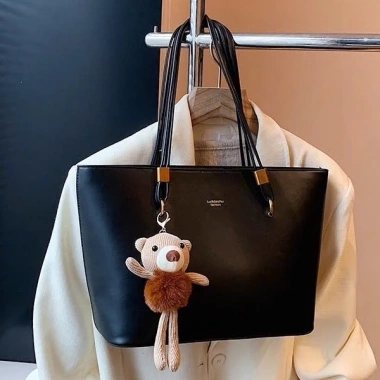 Túi da nữ công sở hiện đại kèm charm, hàng sẵn - Giá ưu đãi 245.000₫