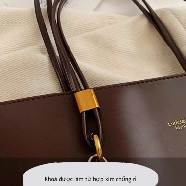 Túi da nữ công sở hiện đại kèm charm, hàng sẵn - Giá ưu đãi 245.000₫