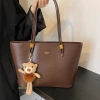 Túi da nữ công sở hiện đại kèm charm, hàng sẵn - Giá ưu đãi 245.000₫ 9