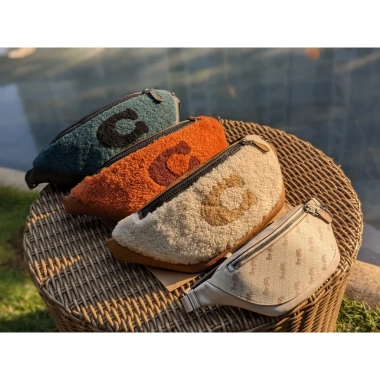 Túi đeo chéo Coach Warren Belt Bag chính hãng, motif Coach, chỉ 4,4 tr sang trọng