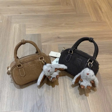Túi đeo chéo da lộn thỏ xinh cho nữ – Cầm tay, đi làm, đi chơi, 104.000₫ 9 Túi đeo chéo da lộn thỏ xinh cho nữ – Cầm tay, đi làm, đi chơi, 104.000₫ 9