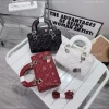 Túi đeo chéo đa năng size 19 vừa điện thoại, kèm chùm siêu xinh, giá 99.000₫