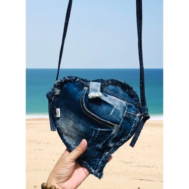 Túi đeo chéo điện thoại mini trái tim - jeans tái chế, giảm còn 199.000₫ 7 Túi đeo chéo điện thoại mini trái tim - jeans tái chế, giảm còn 199.000₫ 7