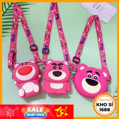 Túi Đeo Chéo Gấu Dâu Mini Cao Su Cao Cấp – Túi Lì Xì Tết Du Lịch Giá 39.990 VND