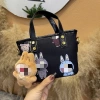 Túi Đeo Chéo Labubu Làn Size 18 Siêu Đẹp, Vừa Điện Thoại và Gấu Treo Cute 69.000₫ 4