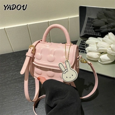 Túi đeo chéo mini quai xách dập nổi hình thỏ Hàn Quốc cute thời trang 75.000 VND 8 Túi đeo chéo mini quai xách dập nổi hình thỏ Hàn Quốc cute thời trang 75.000 VND 8