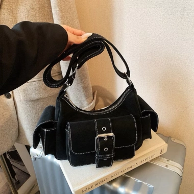 Túi Đeo Chéo Nữ Basic Hàn Quốc Sang Chảnh 2 Màu Kèm Phụ Kiện Bông Treo 134.000₫