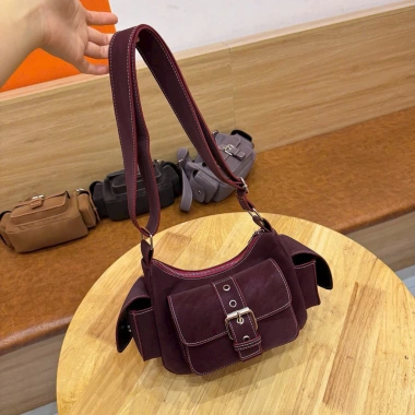 Túi Đeo Chéo Nữ Basic Hàn Quốc Sang Chảnh 2 Màu Kèm Phụ Kiện Bông Treo 134.000₫ 10 Túi Đeo Chéo Nữ Basic Hàn Quốc Sang Chảnh 2 Màu Kèm Phụ Kiện Bông Treo 134.000₫ 10