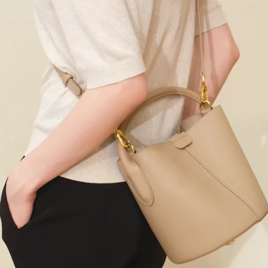 Túi Đeo Chéo Nữ Da Bò Cao Cấp Ladysam Bucket Bag Size 18 Dáng Xô Basic Công Sở 2 Túi Đeo Chéo Nữ Da Bò Cao Cấp Ladysam Bucket Bag Size 18 Dáng Xô Basic Công Sở 2