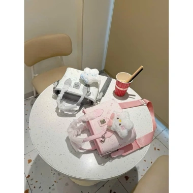 Túi đeo chéo size 17 Hello Kitty dáng làn, da mềm, giá chỉ 88.999₫ – Phương Lan